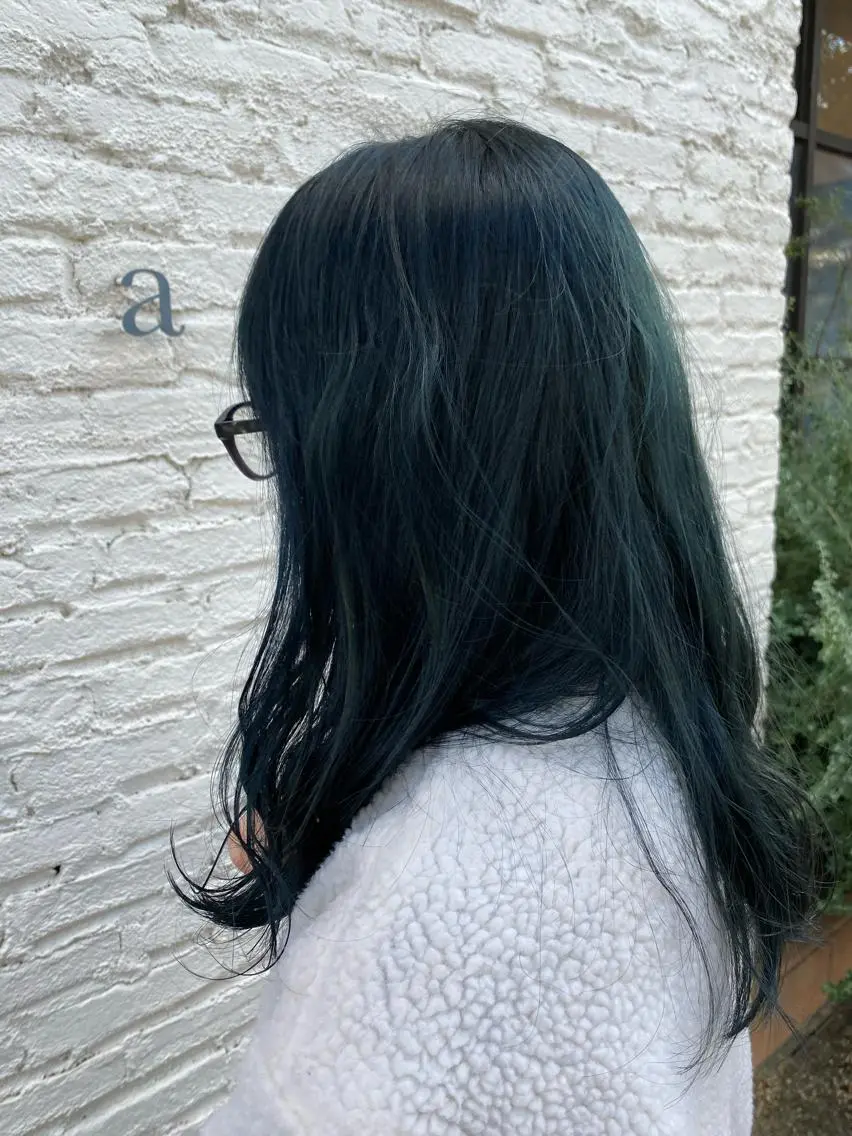 ミディアム カラー ブルーカラー 水原 恵莉香のヘアスタイル