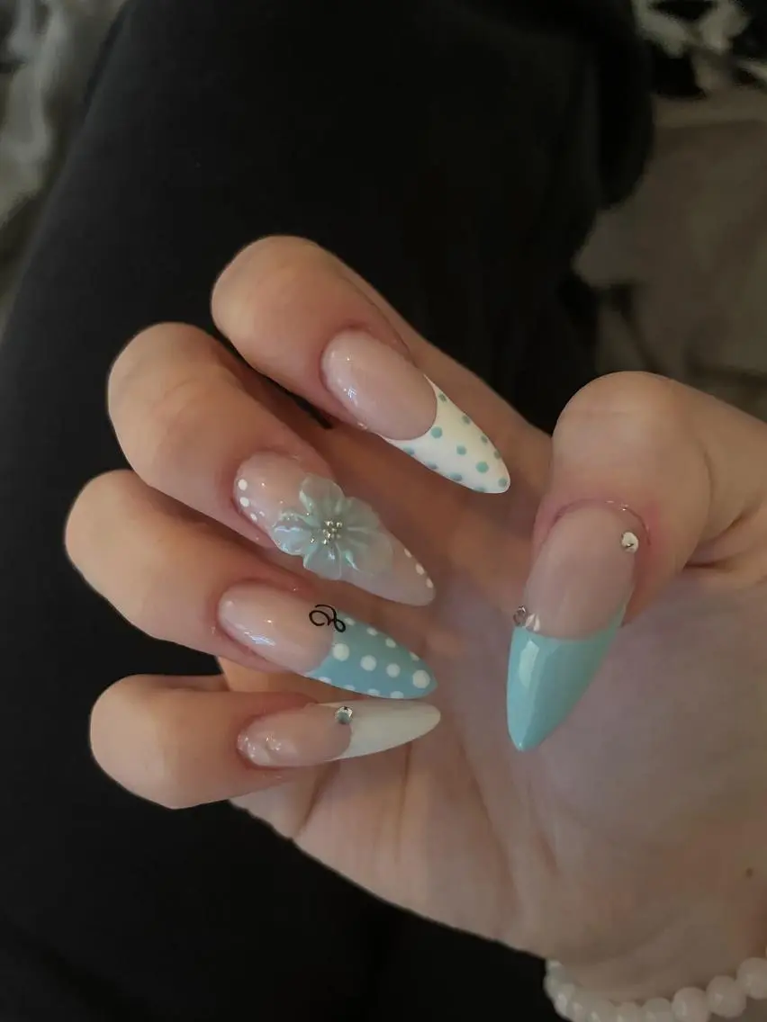ネイル 長さ出し ガーリー キラキラネイル 韓国ネイル ロングネイル ハンドネイル Blingg NailStudioのネイルデザイン