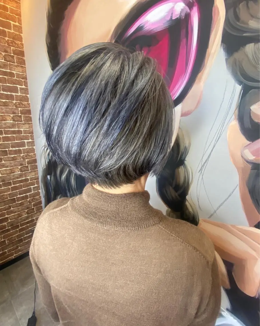 ミディアム カラー パーマ ヘアアレンジ メンズ キッズ ネイル マツエク・マツパ アイブロウ ミディアムパーマ メンズハイライト メンズパーマ ブラウンカラー ケアカラー 久木原 ゆりのヘアスタイル