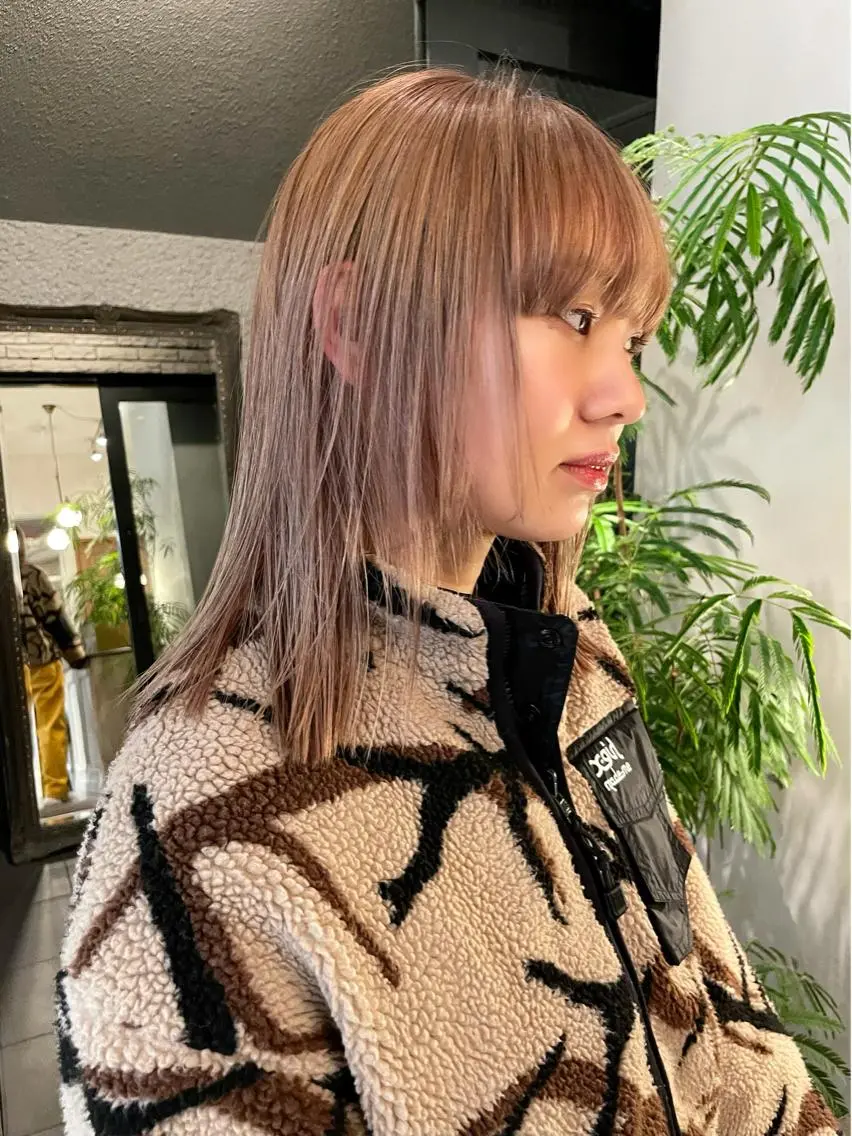 ミディアム カラー ベージュカラー ブリーチ🧚 ボブ✍️レイヤーのヘアスタイル