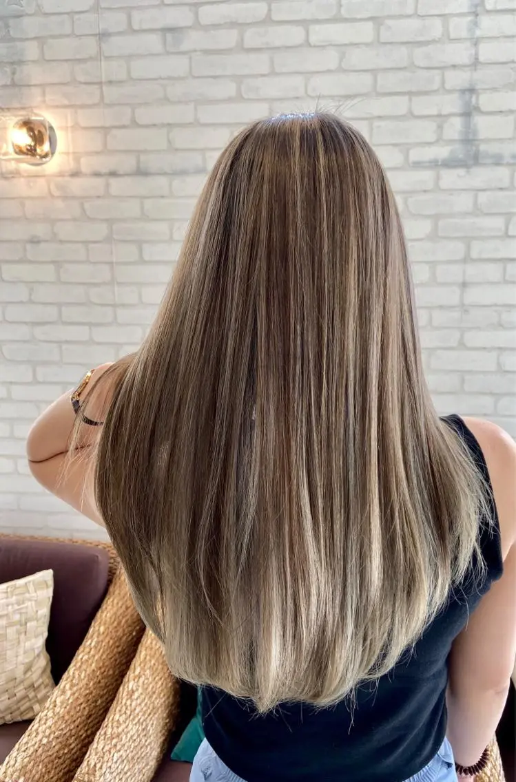 ロング カラー バレイヤージュ レイヤーカット ヘアカラー トリートメント 浅川 実行のヘアスタイル