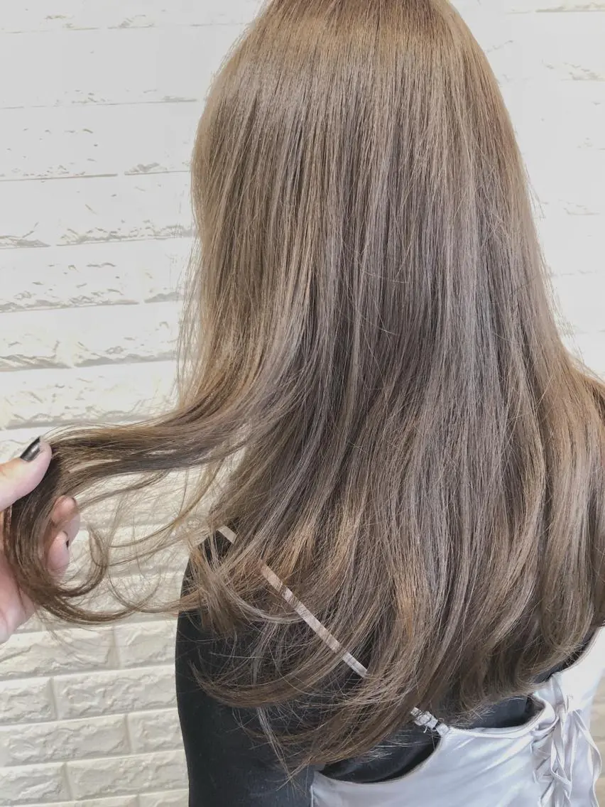 カラー ブリーチ ブリーチなしカラー ヘアカラー トリートメント 西本 夏美のヘアスタイル