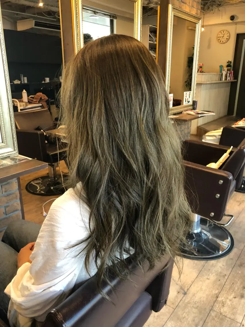 セミロング カラー ヘアアレンジ グレージュ カーキグレージュ 美髪・艶髪特化美容師 RYOJIのヘアスタイル