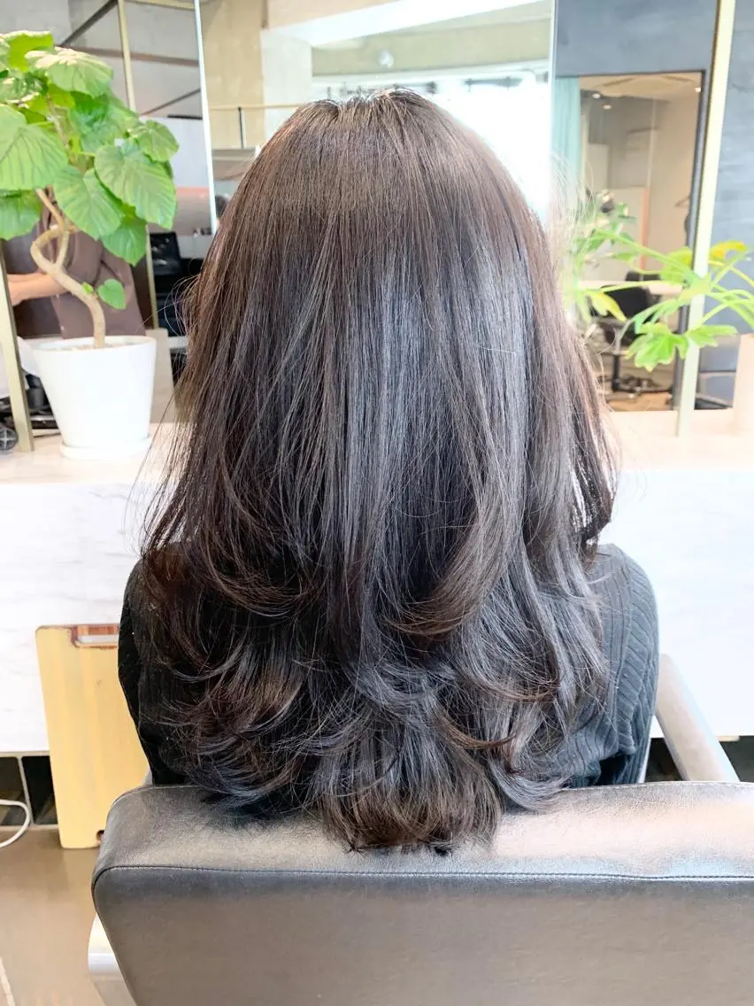 ロング アッシュ アッシュブラウン レイヤーカット ロング 伊良波 香里のヘアスタイル