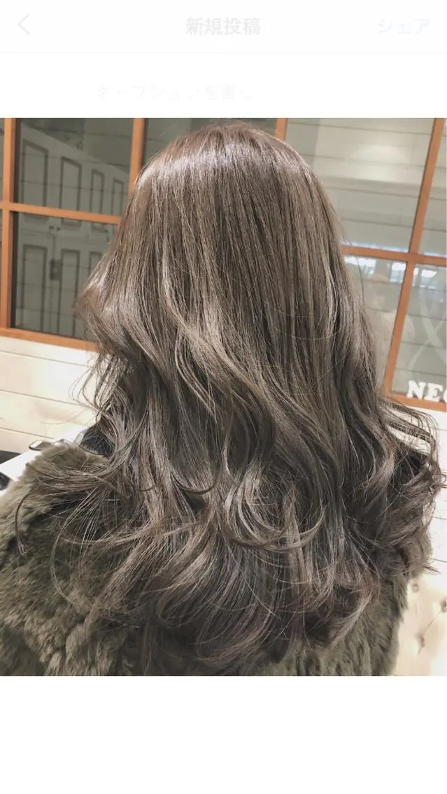 セミロング カラー アッシュ ハイライトカラー ハイライト ヘアカラー トリートメント 🍊新宿南口🍊 ERINAのヘアスタイル