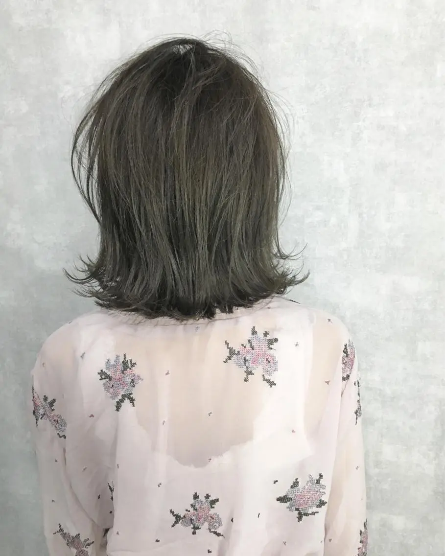 ショート カラー オリーブグレー レイヤーカット BLend 渋谷のヘアスタイル