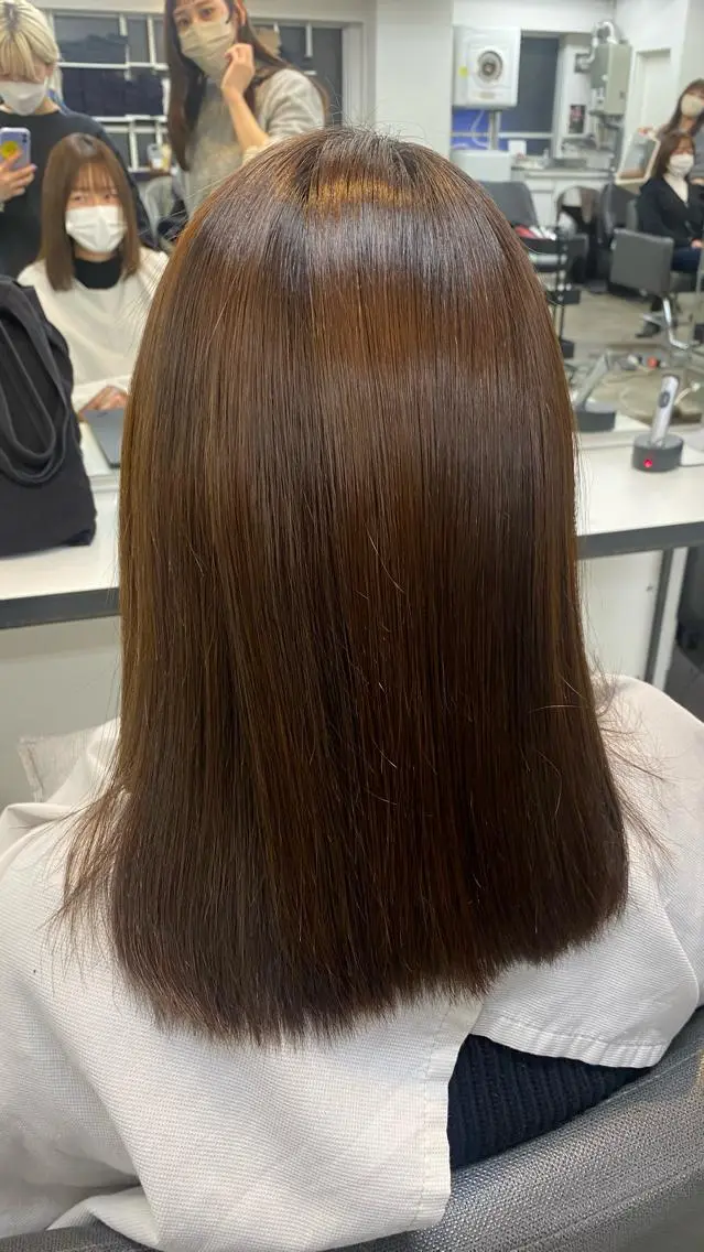 セミロング パーマ ストレートパーマ uka 小林桜のヘアスタイル