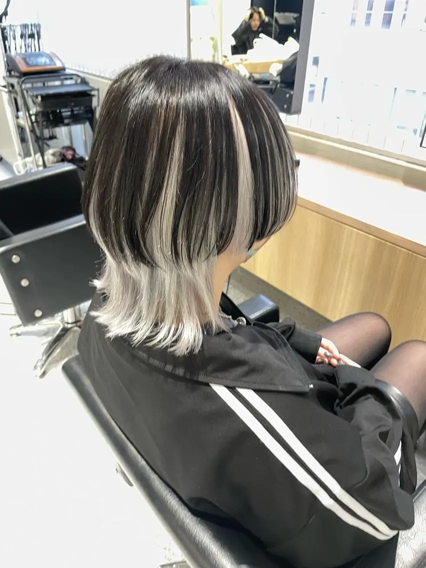 ミディアム カラー ブリーチ インナーカラー ブリーチ/ハイトーン 艶カラー/ユリナのヘアスタイル