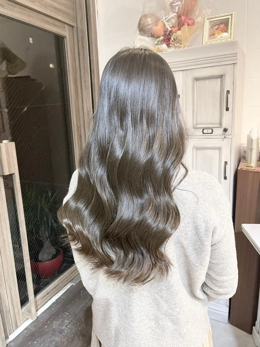 ロング カラー グレージュ 髪質改善で 憧れの潤艶美髪にのヘアスタイル