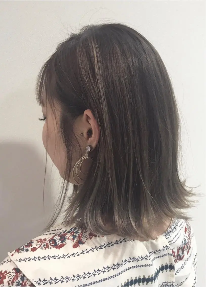 ミディアム カラー 切りっぱなしボブ バレイヤージュ ハイライトカラー イルミナカラー ボブ ヘアカラー 安井 匡隆のヘアスタイル
