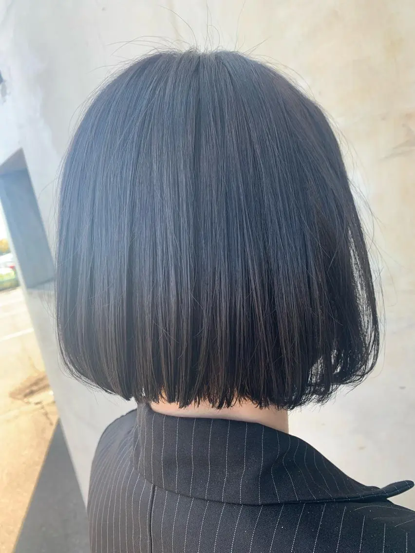 ショート カラー 前下がりボブ 黒髪 ブリーチ ブルーカラー ブルーブラック Rapt.HAIR 中村 知里のヘアスタイル