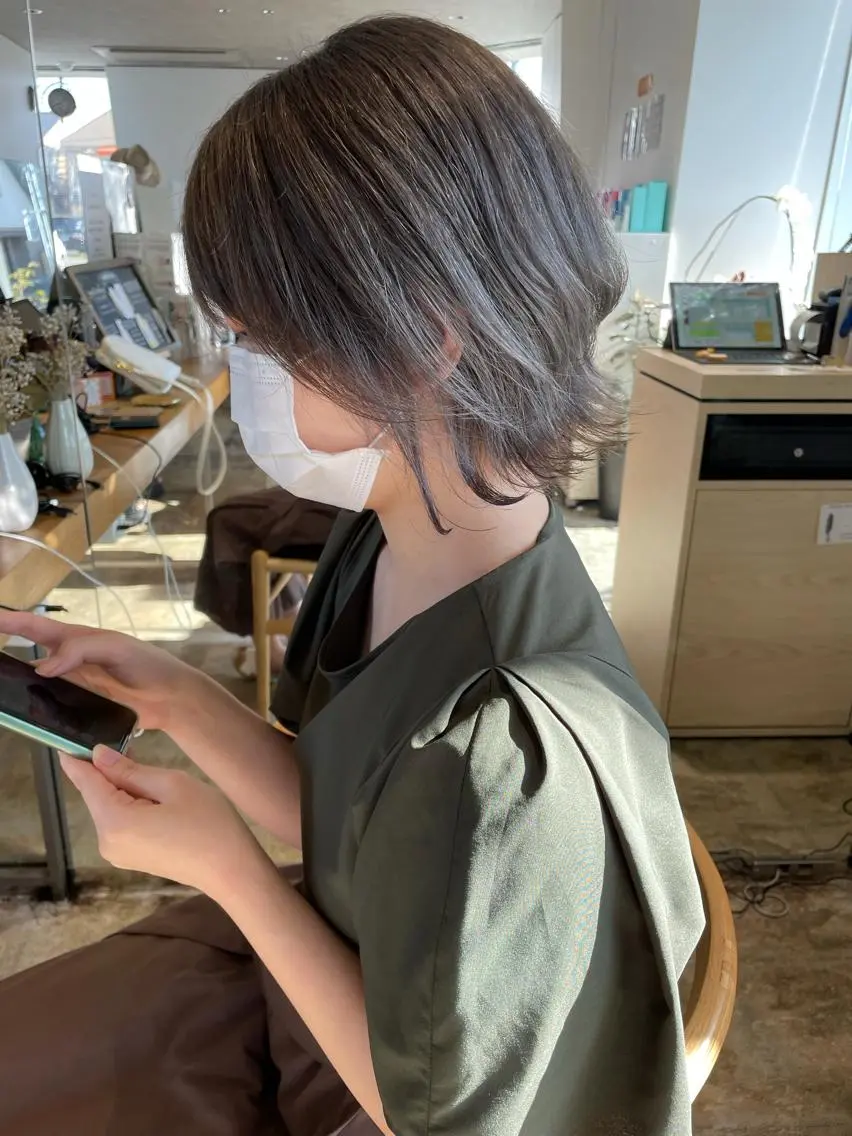 ショート カラー ブリーチ 透明感カラー グレージュ ボブ 外ハネヘア ヘアカラー トリートメント 新井啓介 宇都宮美容師のヘアスタイル