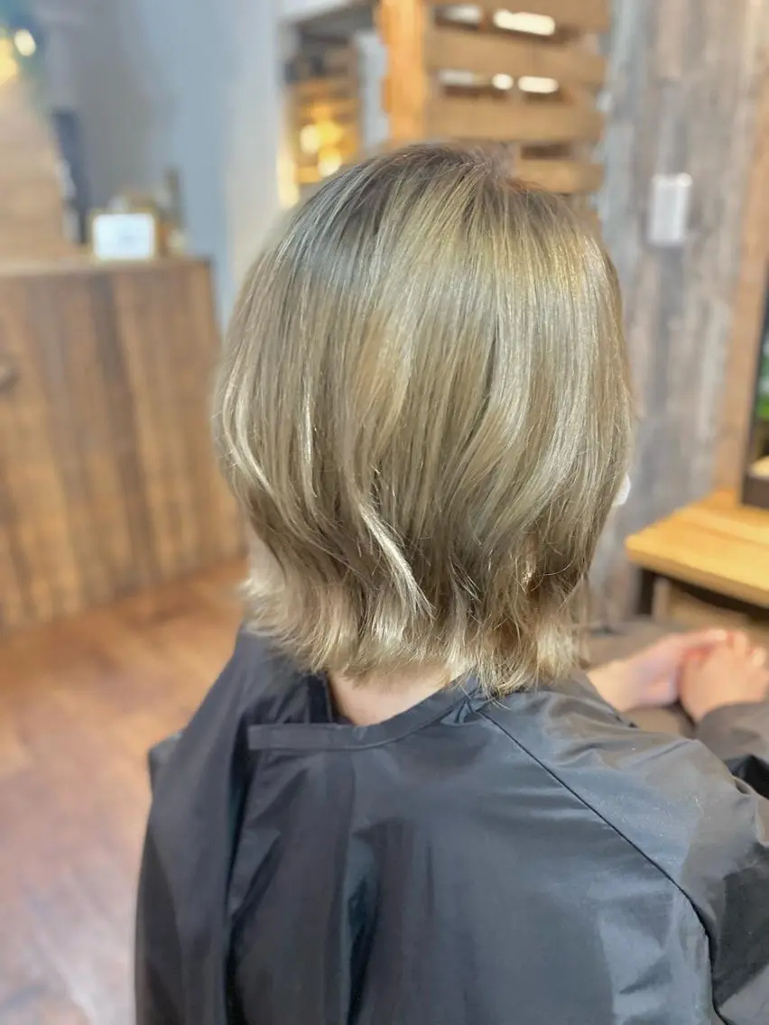 ショート カラー ブリーチ ハイトーンカラー カット ヘアカラー トリートメント Luzir⭐︎ GEN⭐︎のヘアスタイル