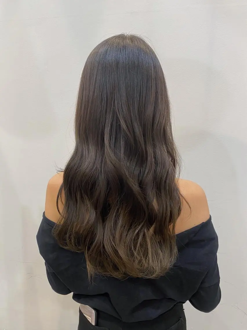 ロング カラー グレージュ ハイライトカラー ハイライト ブリーチ指名 NO1🌈SAKIのヘアスタイル