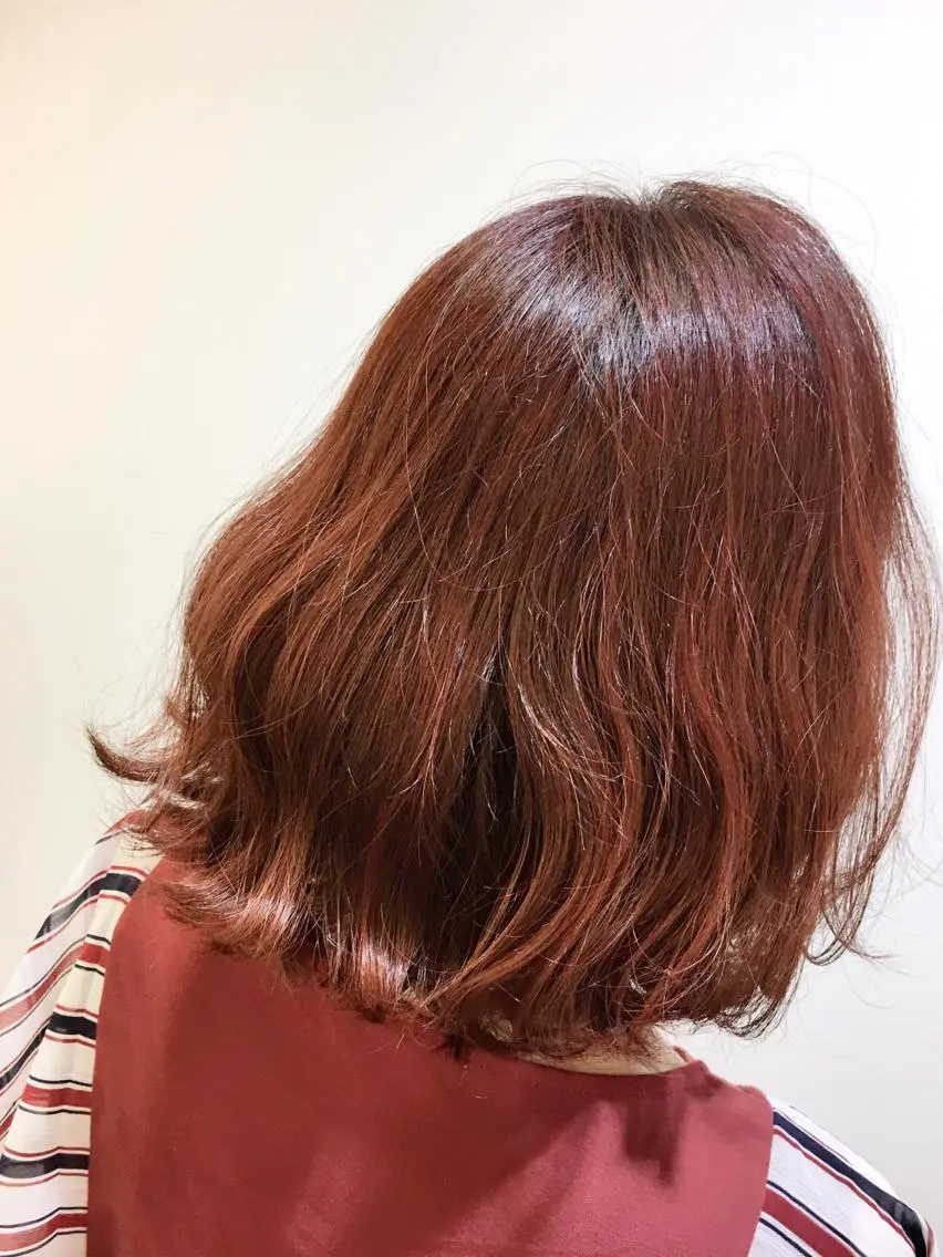 ミディアム カラー ブリーチ ブリーチなしカラー レッドカラー 海外風レイヤーカット 👑店長 平松 由のヘアスタイル