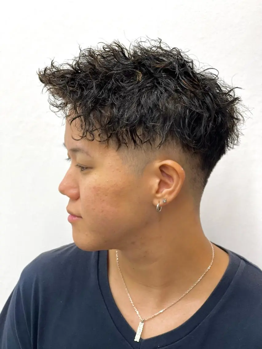 ショート パーマ メンズ 木下 紗綾のヘアスタイル