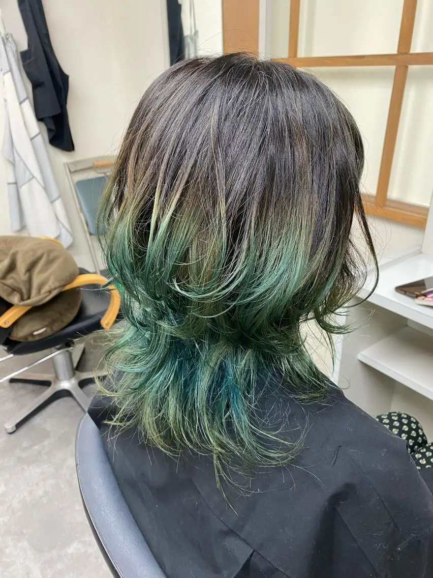 ミディアム レイヤーカット ウルフカット ウルフレイヤー カット ヘアカラー トリートメント 永沼 真依のヘアスタイル