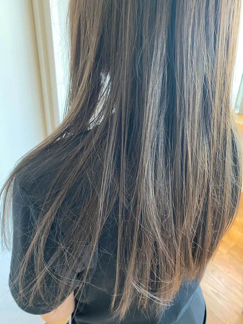 ロング カラー アッシュ ベージュカラー three.大手前 田井 綾乃のヘアスタイル