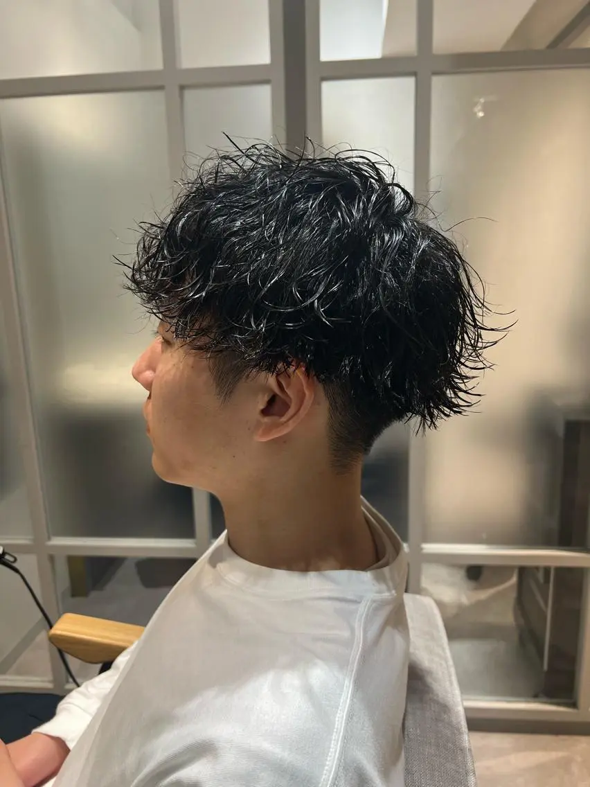パーマ メンズ センターパート マッシュ メンズパーマ メンズショート ツイストスパイラルパーマ カット パーマ ⭕️メンズパーマ⭕️ 山口 裕太郎のヘアスタイル