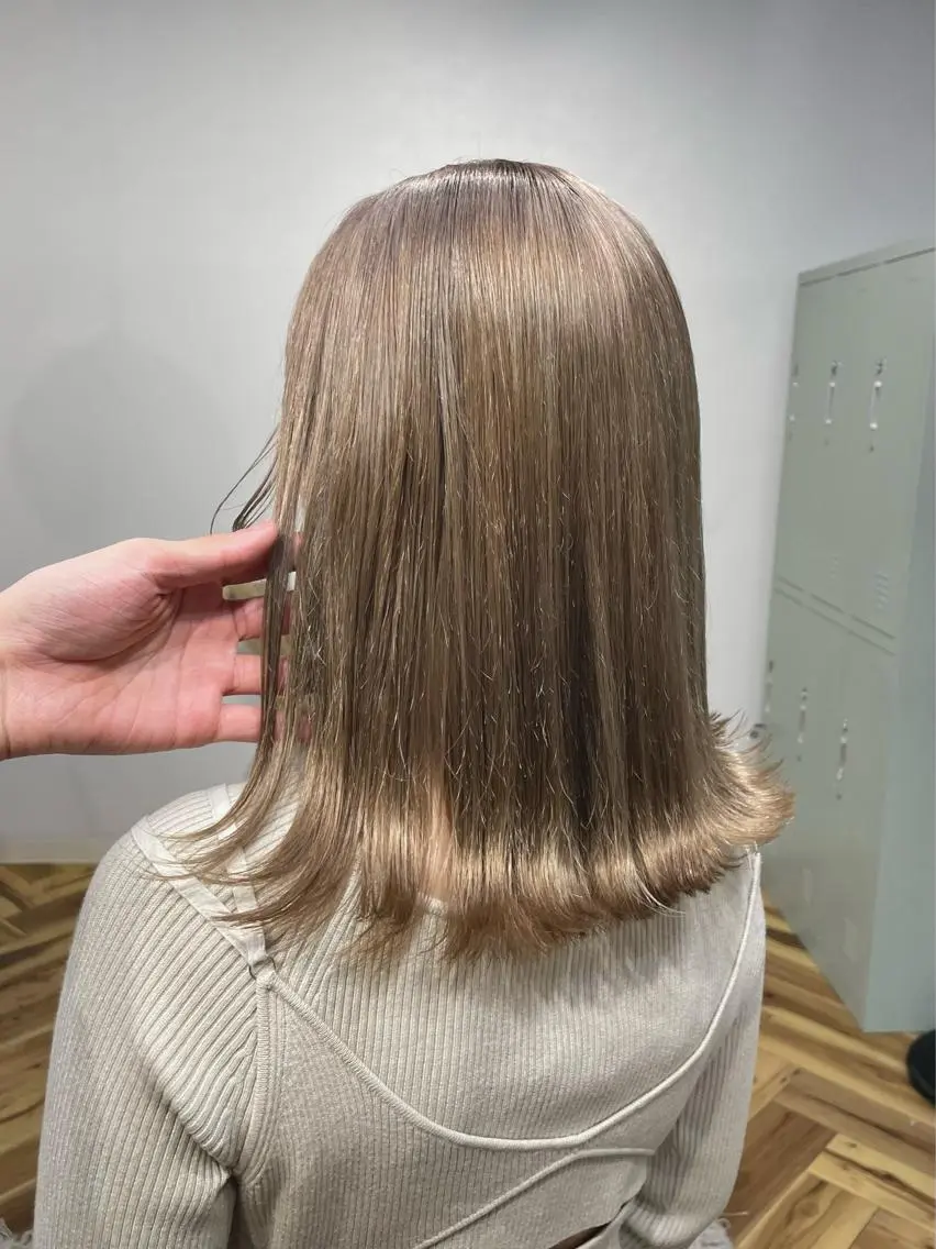 ミディアム カラー ベージュカラー ミルクティーベージュ ヘアカラー トリートメント SHOTO ハイトー ン/ブロンドカラーのヘアスタイル
