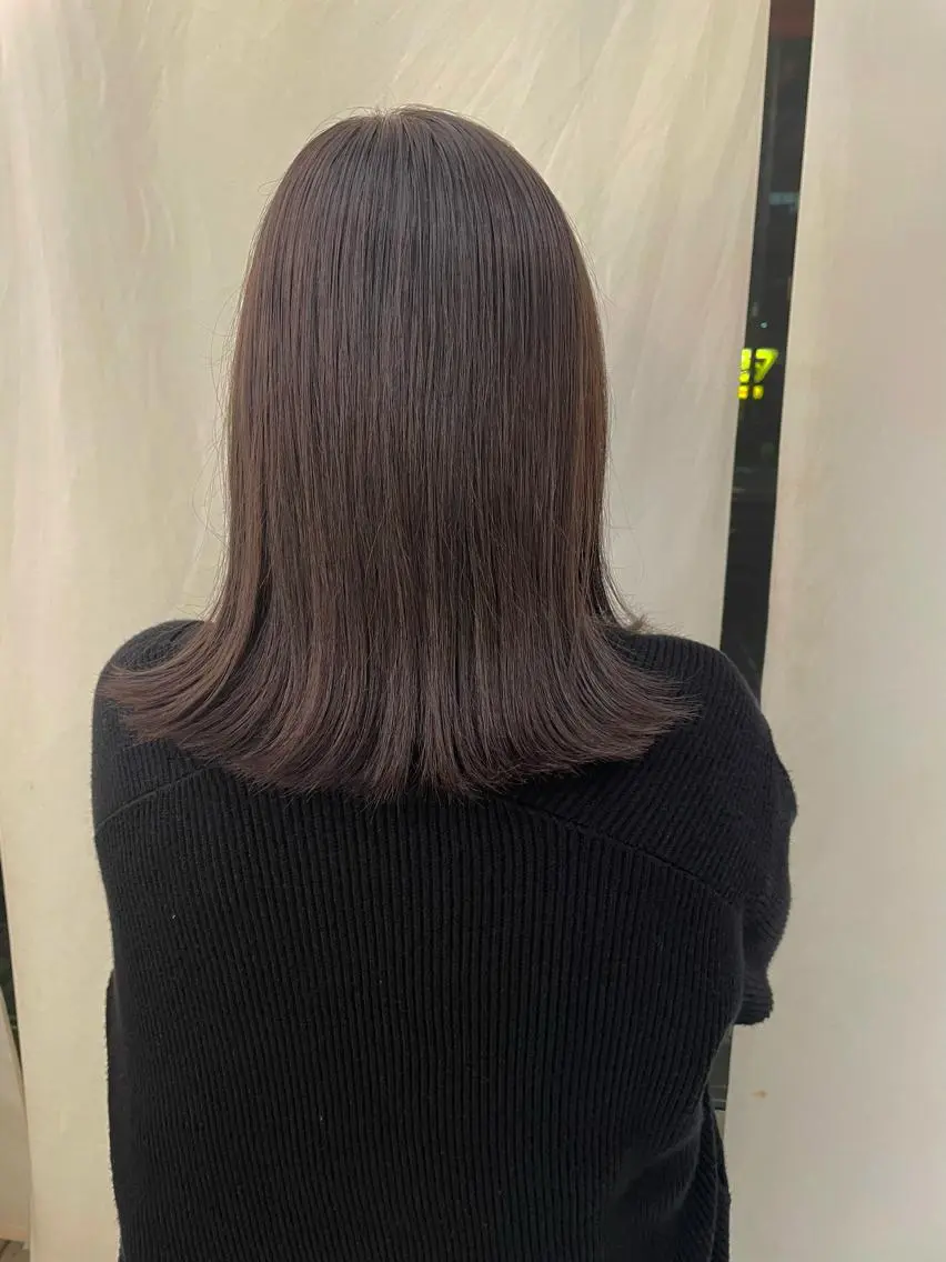 セミロング カラー グレージュ 塩谷 雪花のヘアスタイル