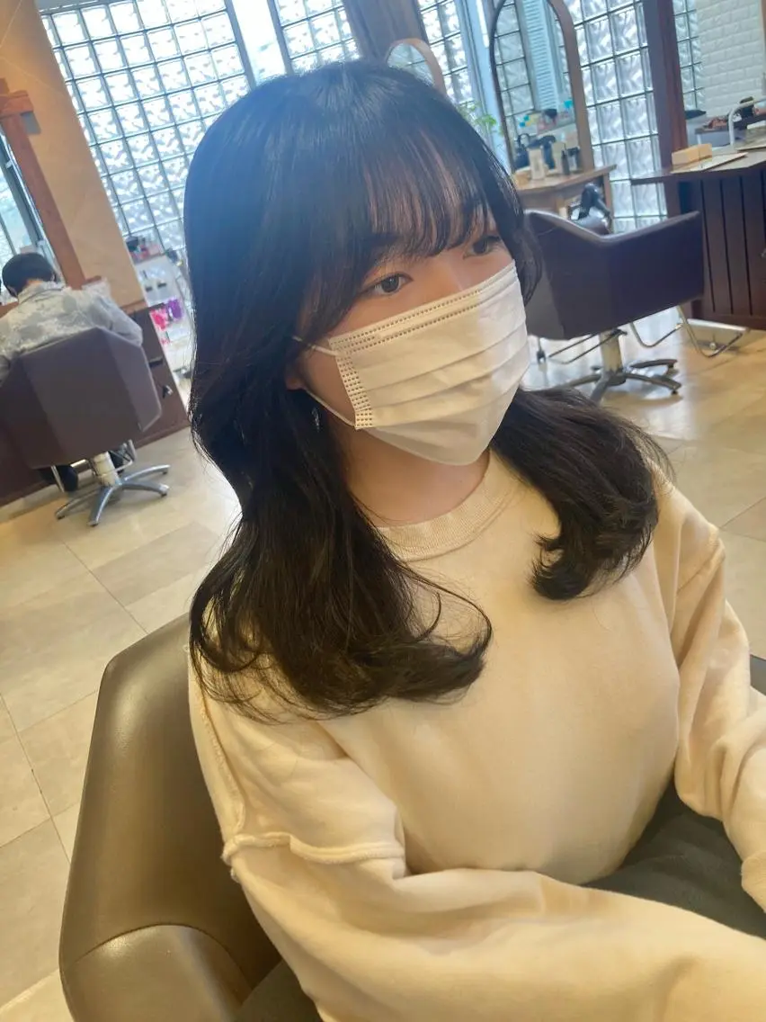 セミロング カラー 顔周りカット 似合わせカット カット 縮毛矯正 トリートメント カットが上手い 💇‍♂🌸サク🌸のヘアスタイル