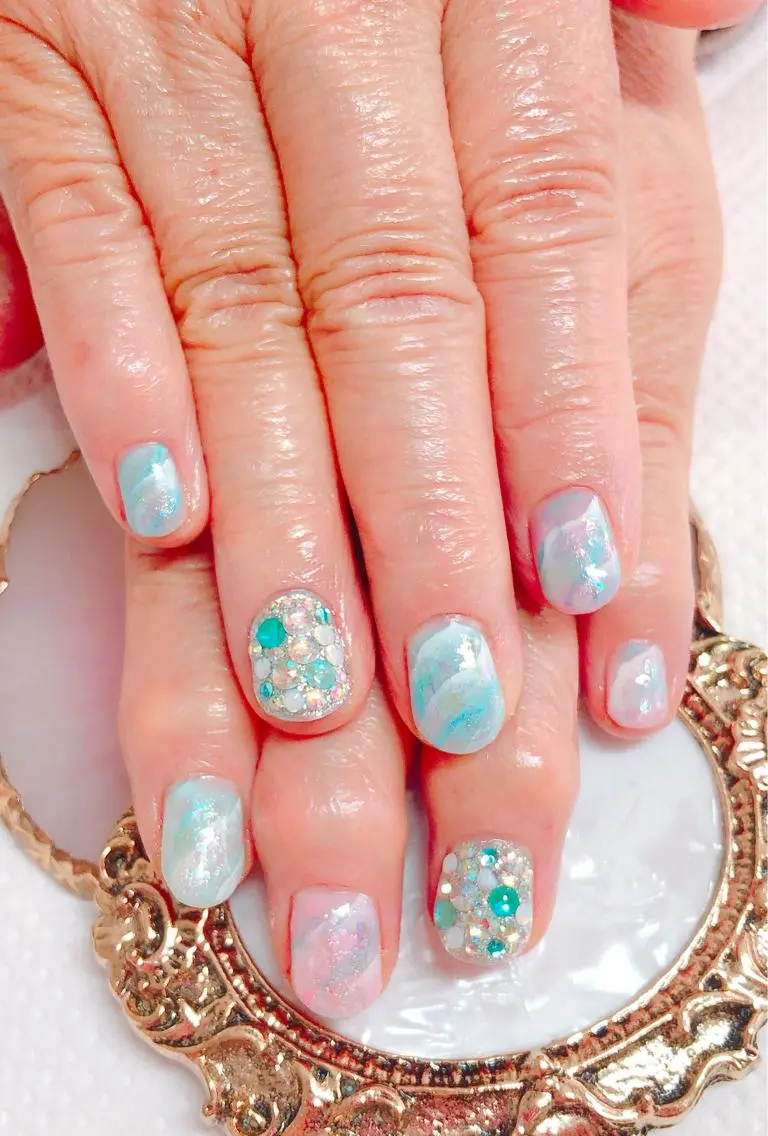 ネイル アートネイル ニュアンスネイル CROWN プライベートサロンのネイルデザイン