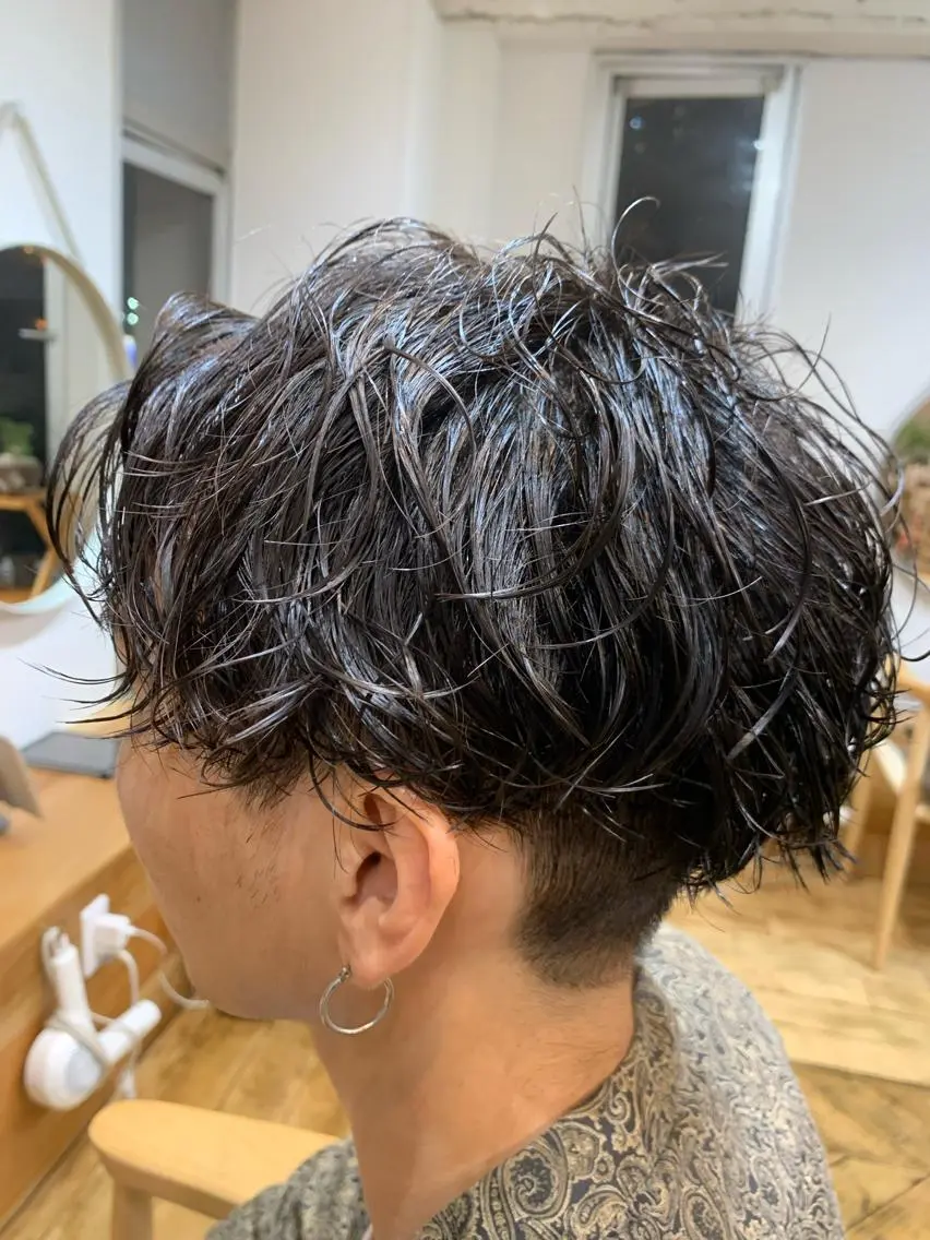 ミディアム パーマ メンズ ミディアムパーマ メンズパーマ スパイラルパーマ メンズStylist 山根慧のヘアスタイル