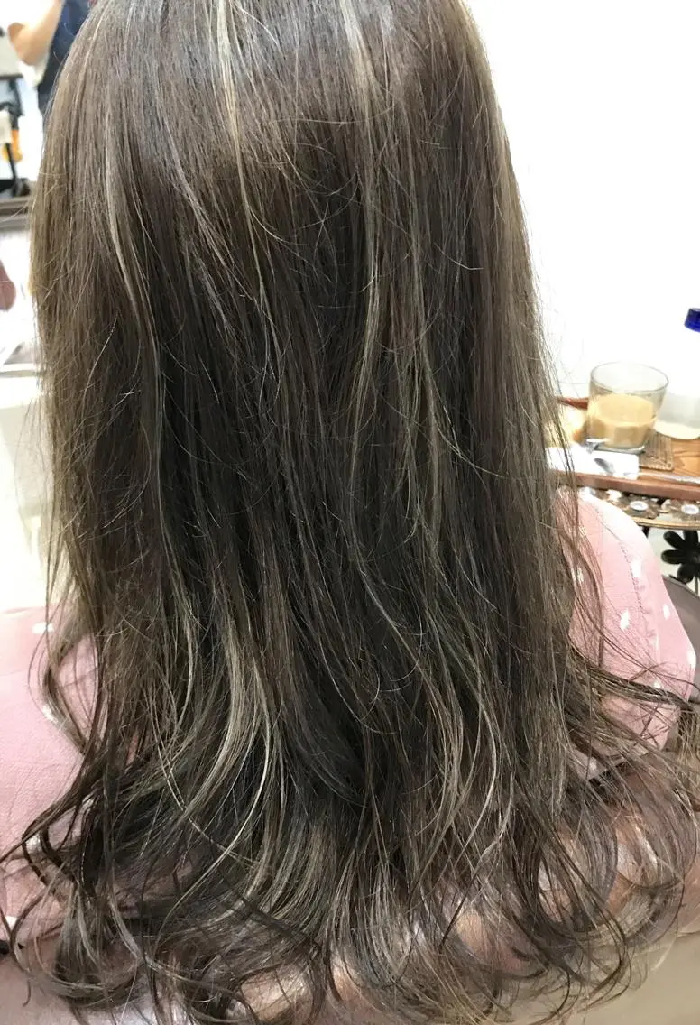 ロング カラー ハイライトカラー ハイライト hair works raptureのヘアスタイル