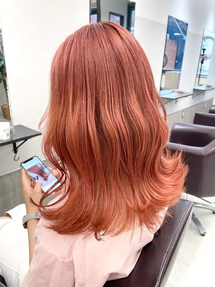 カラー AIRI layer cut hairのヘアスタイル