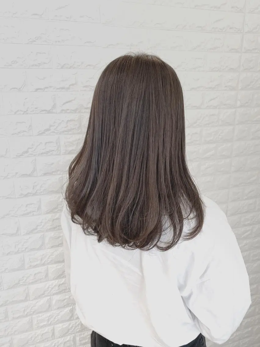 ミディアム アッシュ カット ヘアカラー 高木 麻知子のヘアスタイル