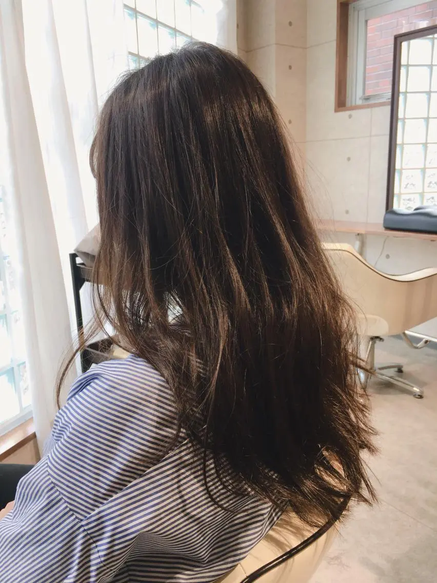 ロング カラー ブリーチ グレージュ イルミナカラー ロング シースルーバング 透明感カラー ボブ/ 髪と心を整える美容師のヘアスタイル