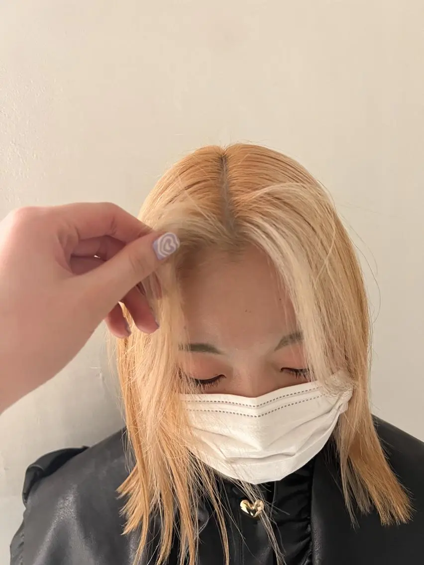 ミディアム カラー ベージュカラー デザインカラー オレンジ ホワイトベージュ ヘアカラー ブリーチカラーが人気 onnuのヘアスタイル