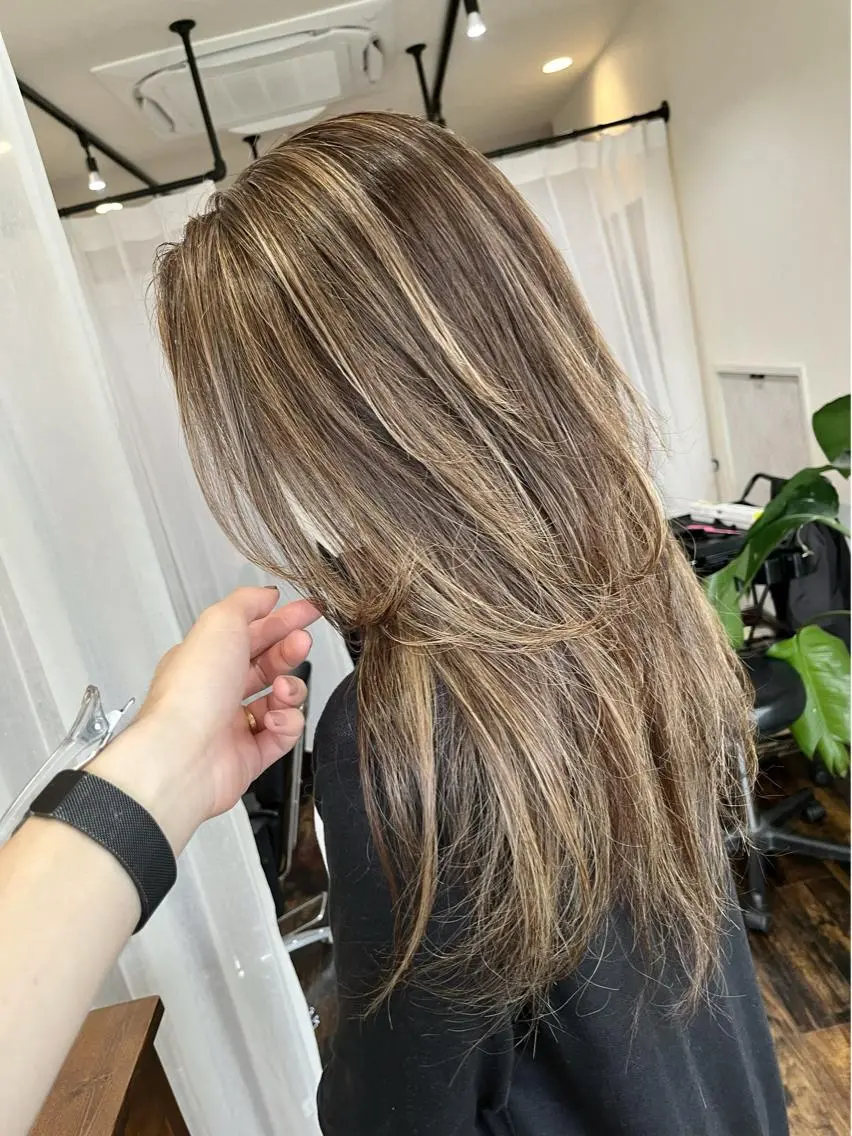 セミロング カラー Tsuyoki .のヘアスタイル