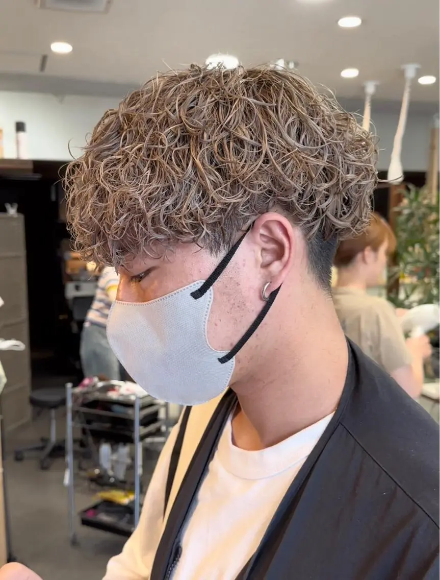 パーマ メンズ メンズブリーチ メンズパーマ プードルパーマ スペインカール メンズツイストパーマ カット ヘアカラー 年間2000名担当◎ パーマ職人/仲原佑樹のヘアスタイル