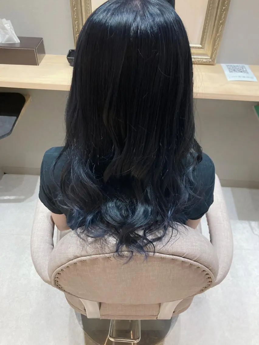 ロング カラー 黒髪 ブリーチ ブルーカラー ブルーブラック ブリーチなしカラー ミルクティー職人× HIROSEのヘアスタイル