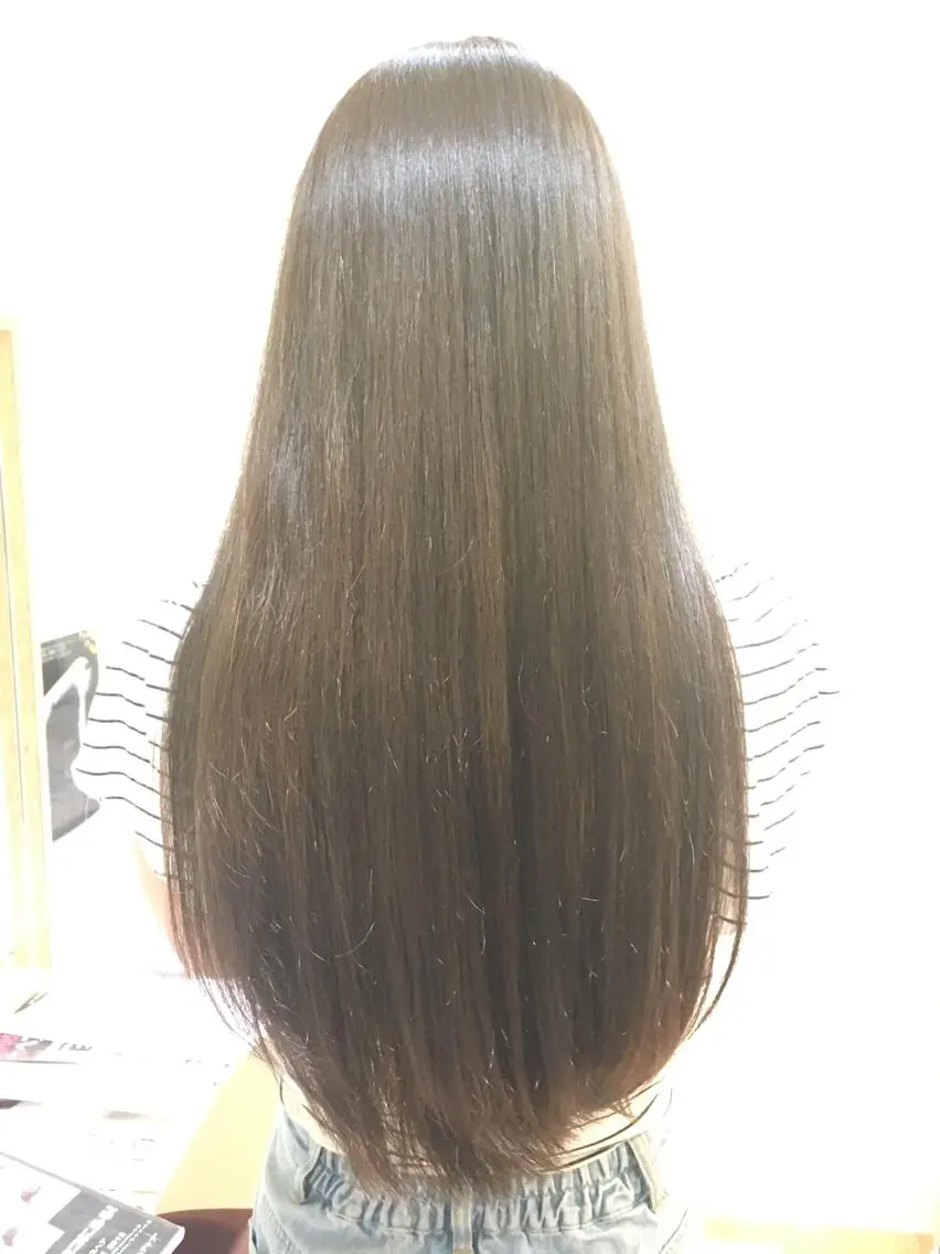 ロング カラー グレージュ ブリーチしてても 綺麗にかかる縮毛矯正のヘアスタイル