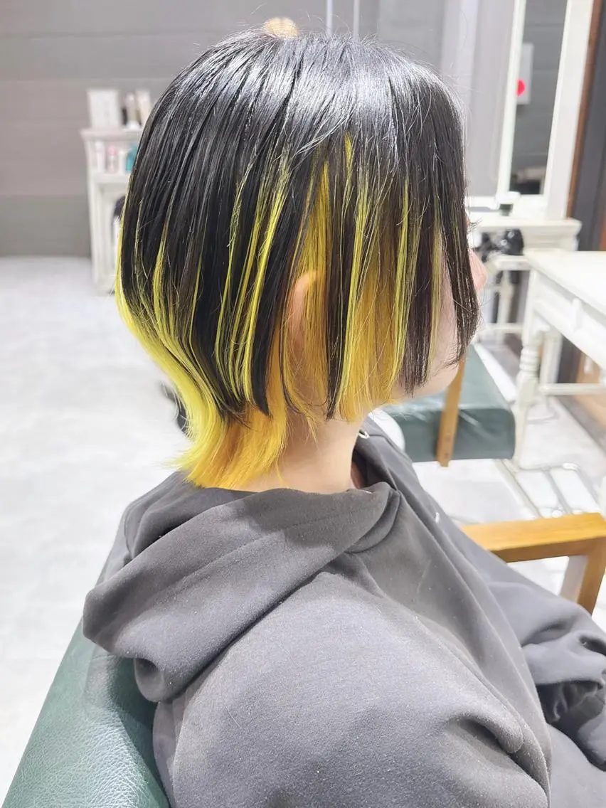 ミディアム カラー ヘアアレンジ インナーカラー イエローカラー Days 透明感カラーのヘアスタイル