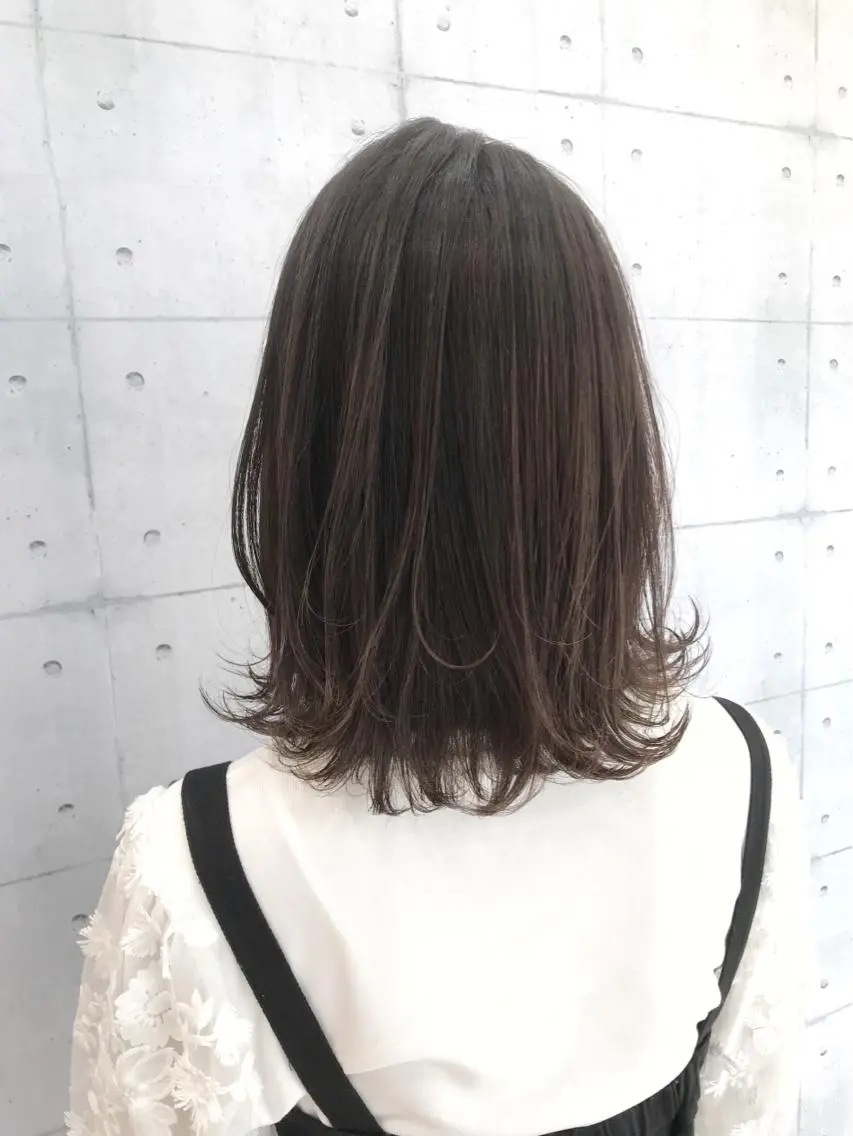 ミディアム カラー 切りっぱなしボブ アッシュ ベージュカラー ボブ カット ヘアカラー 高木 麻知子のヘアスタイル