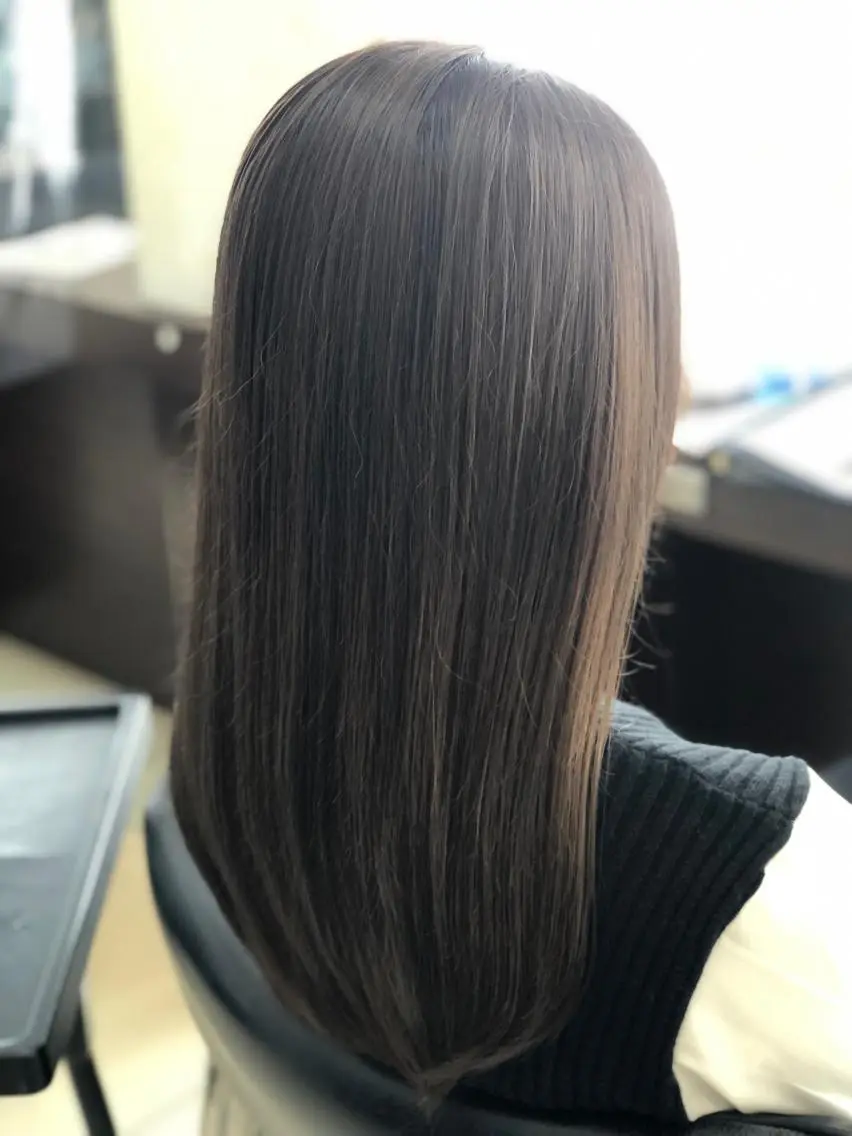 セミロング カラー アッシュ アッシュグレー アッシュグレージュ グレージュ 嶌田 沙紀のヘアスタイル
