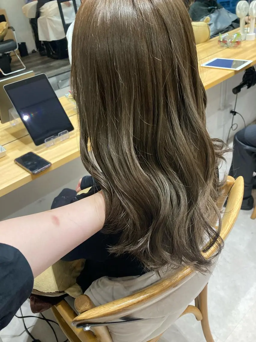 セミロング ヘアカラー トリートメント ✨色持ちの良い艶 カラー✨蟹江真世のヘアスタイル