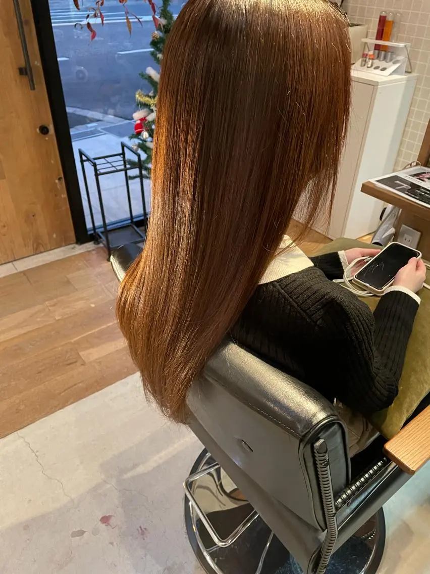 セミロング シンプル 美容室のヘアスタイル