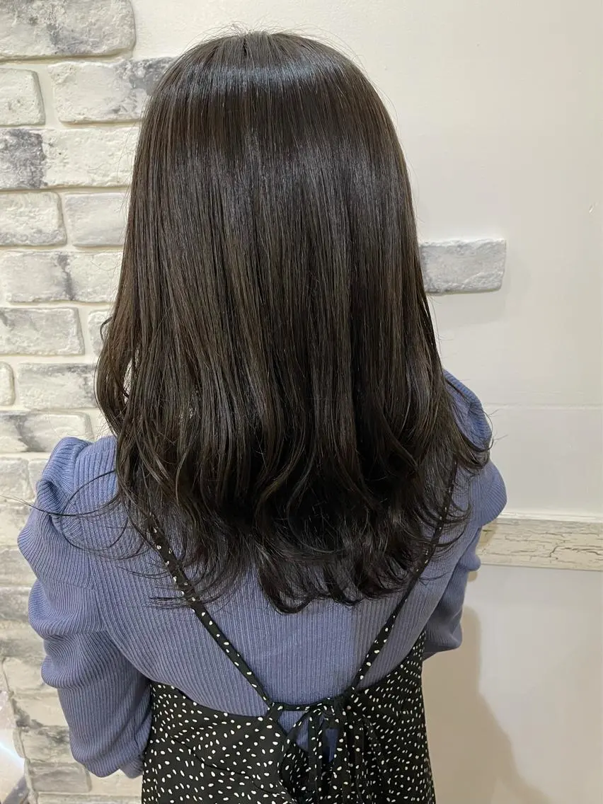 カラー オリーブグレー ヘアカラー トリートメント 後藤 陽花子のヘアスタイル