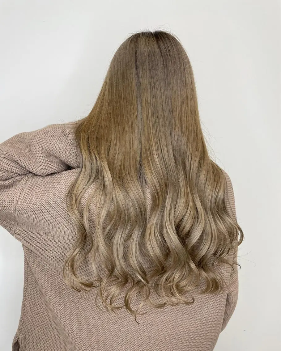 ロング 手島 カミラのヘアスタイル