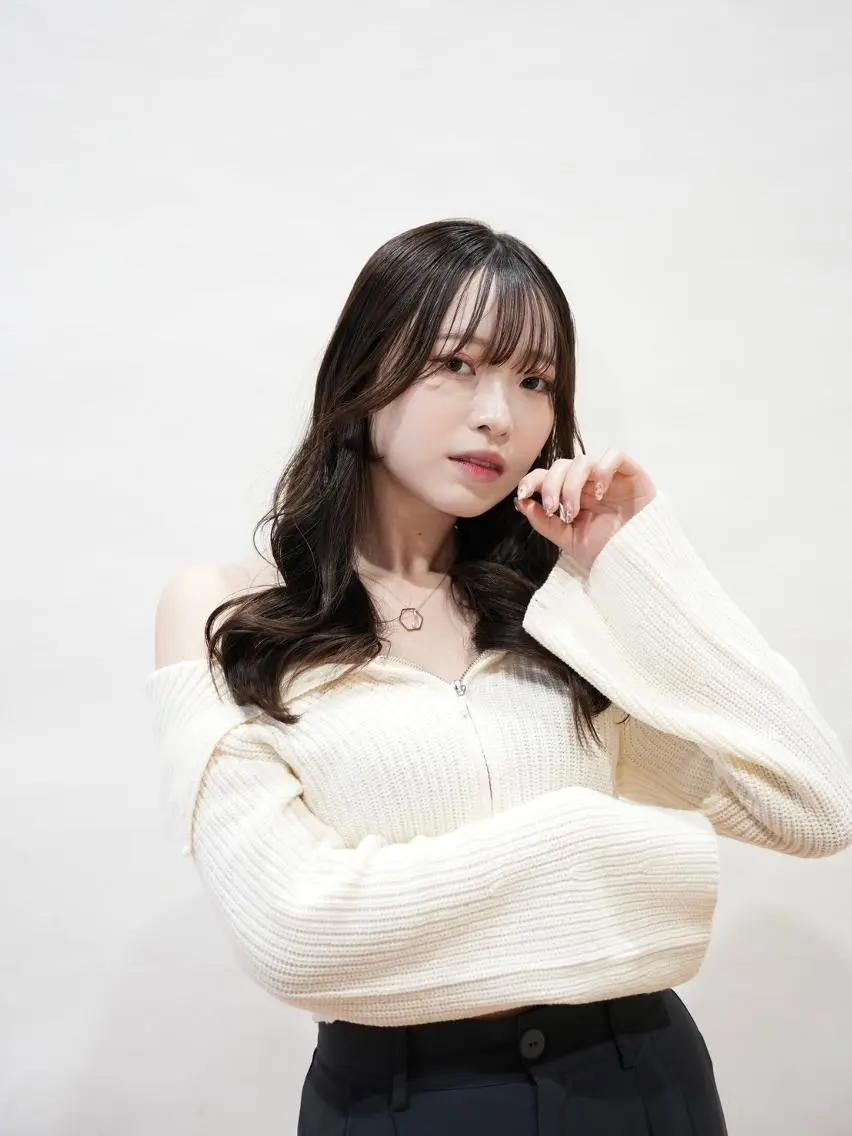 セミロング 韓国艶カラー🇰🇷 EWA💙のヘアスタイル
