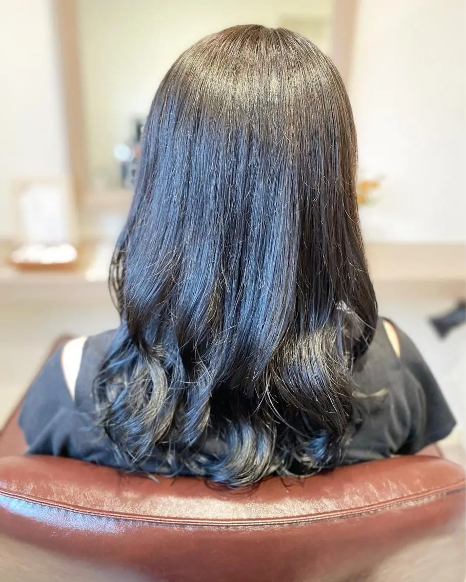 ロング カラー パーマ アッシュ オリーブアッシュ 髪質改善 トリートメント カット ヘアカラー トリートメント 荒木 ひろかのヘアスタイル