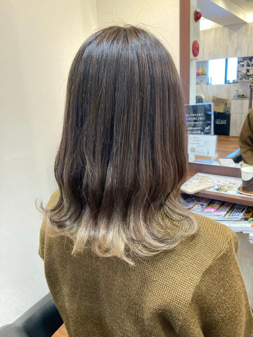 セミロング MOLLA ✂️辻のヘアスタイル