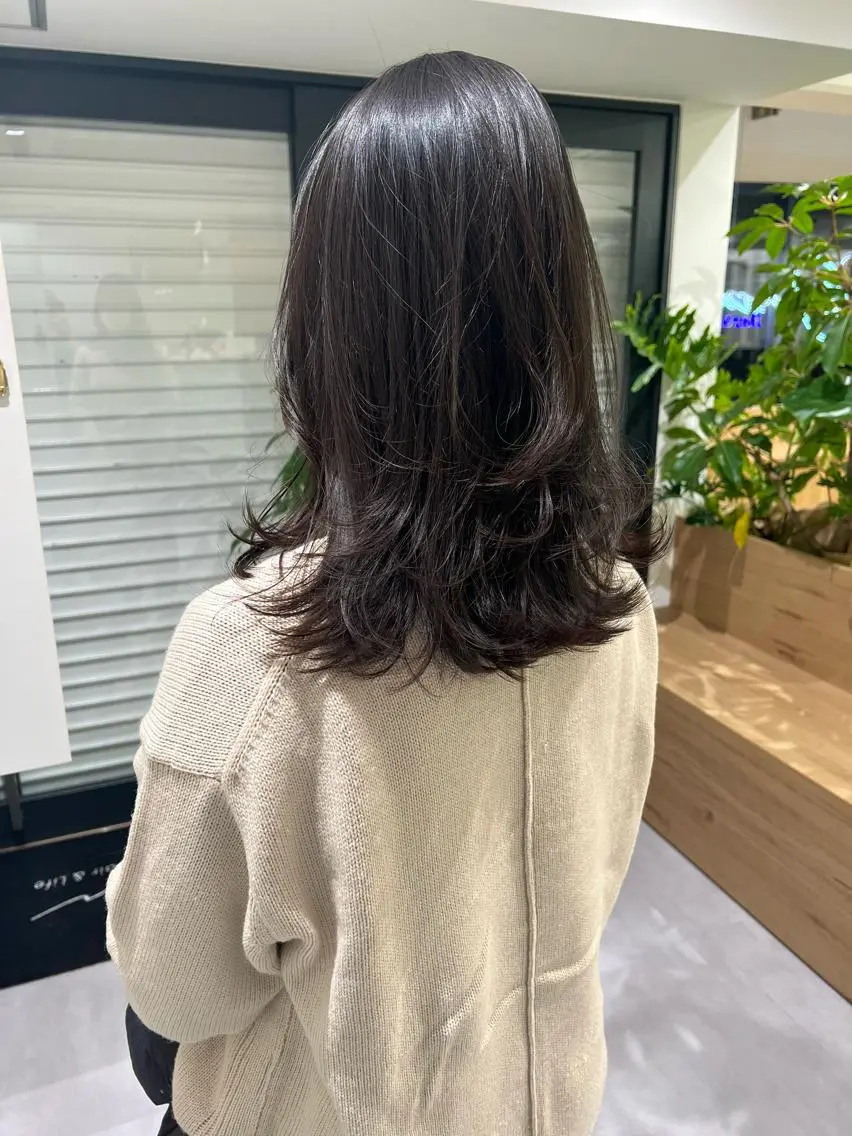 ロング レイヤーカット 艶ベージュ/オリーブ カラー🫒airiのヘアスタイル