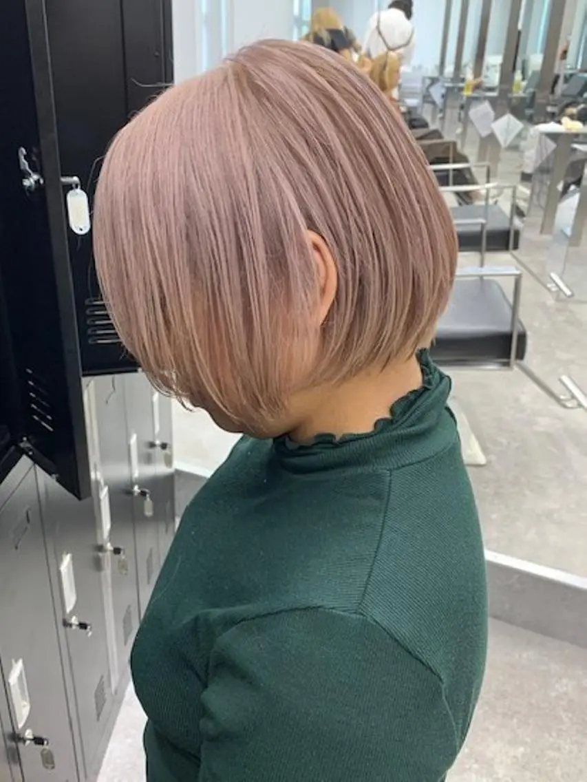 ショート カラー ショートボブ ブリーチ デザインカラー ダブルカラー ハイライトカラー ヘアカラー トリートメント ヘアセット ヘアテラス エムナラテンのヘアスタイル