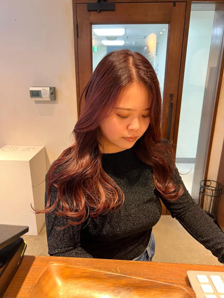 ロング カラー ブリーチ カット ヘアカラー トリートメント レイヤーカット🤍 RINAのヘアスタイル
